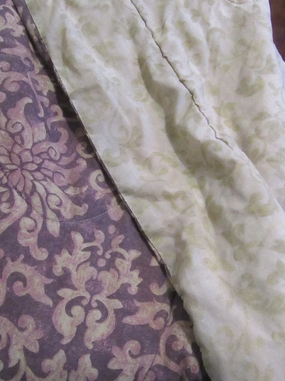 90s Queen Reversible Quilted Comforter Burgundy/purple, creme, green
